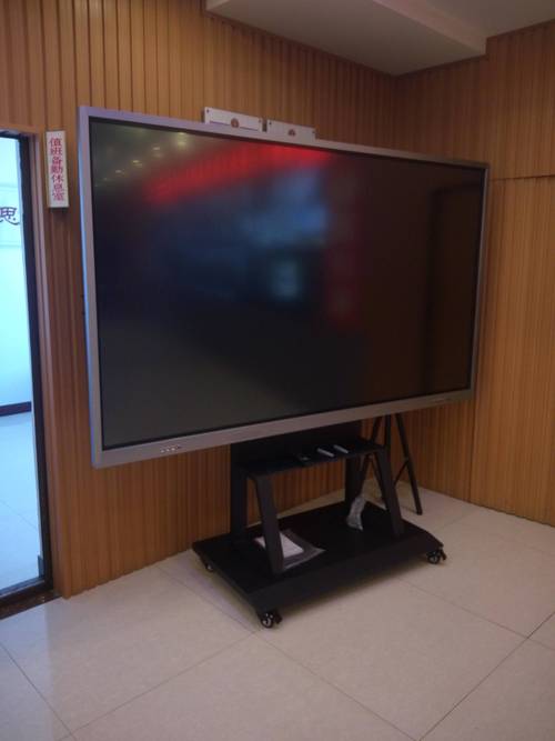 98寸液晶显示器在工厂车间工位显示实时数据 效果评估与教育咨询服务